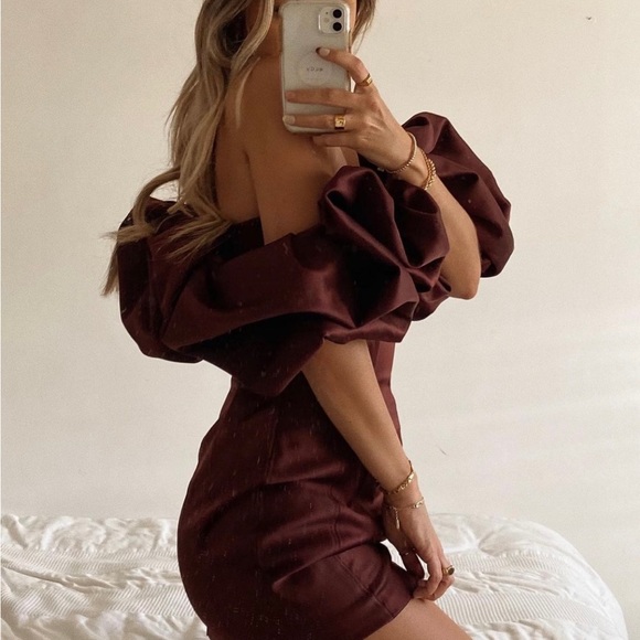 HOUSE OF CB 'Selena' Raisin Satin Puff Shoulder Dress - Picture 6 of 13